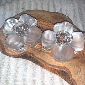 Colony Vintage Dogwood Flower pattern candle holder